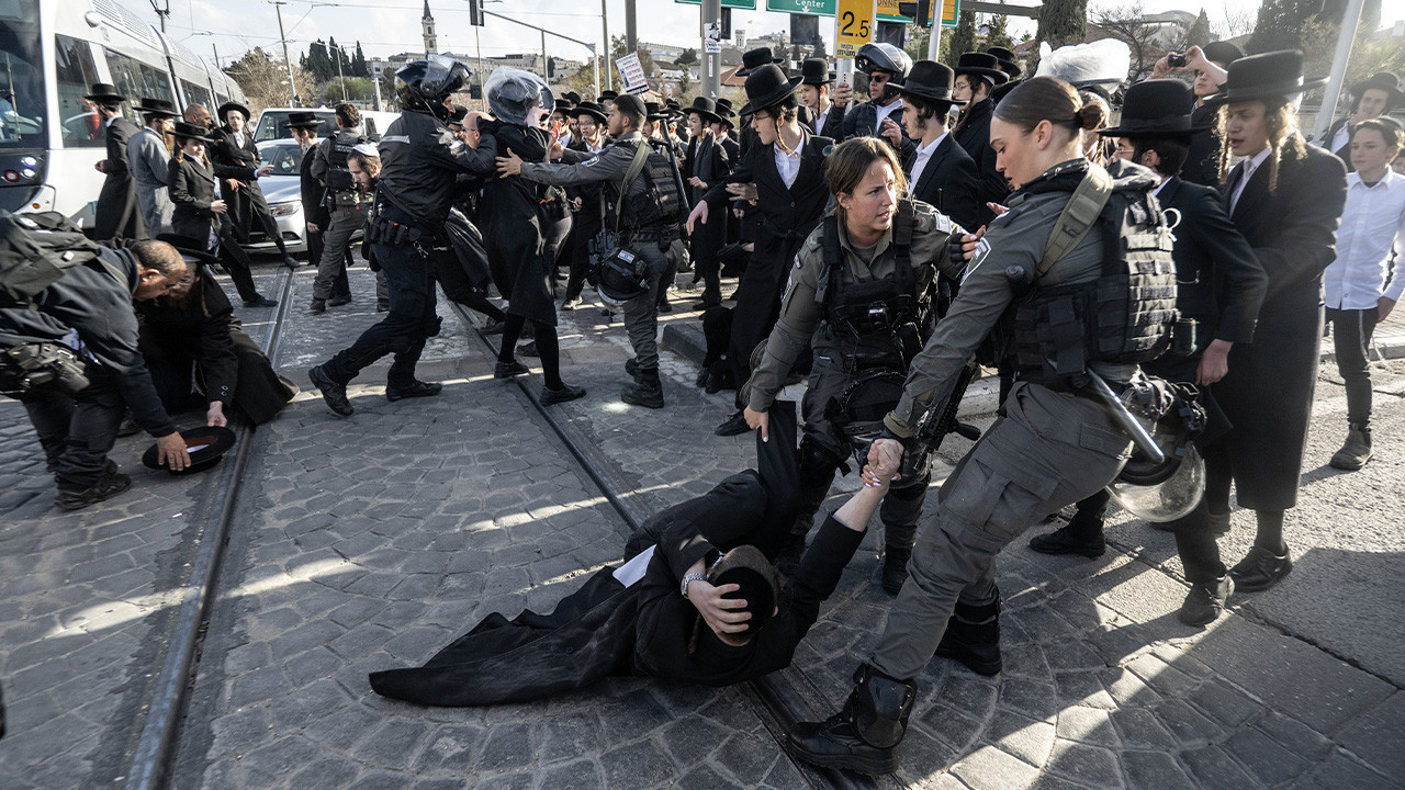 İsrail karıştı! Onlarca protestocu yolları kapattı