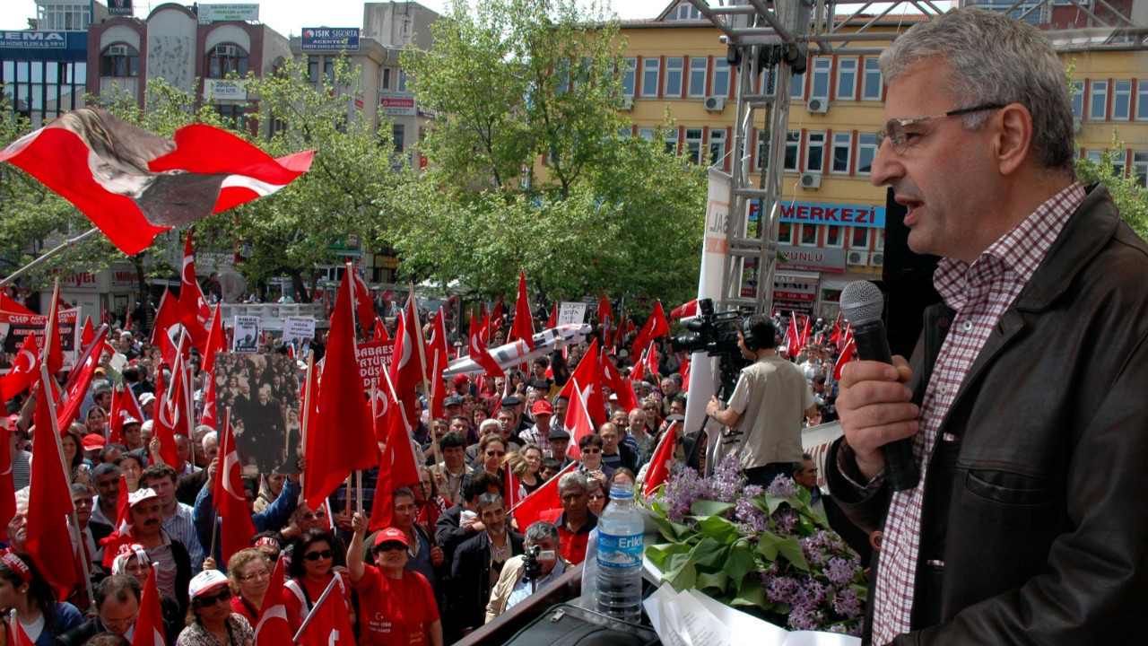 Direnen şiir düş kurma yeteneğini ateşler