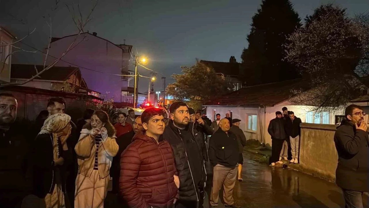 Elektrikli ısıtıcı evi alev alev yaktı: 3 kişi dumandan etkilendi