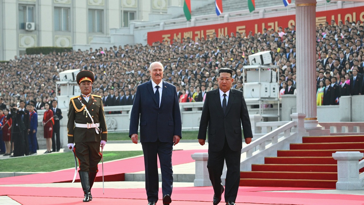 Kim Jong-un'a Belarus lideri Lukaşenko'dan efsane hediye: 'Düşman gelecek olursa...'