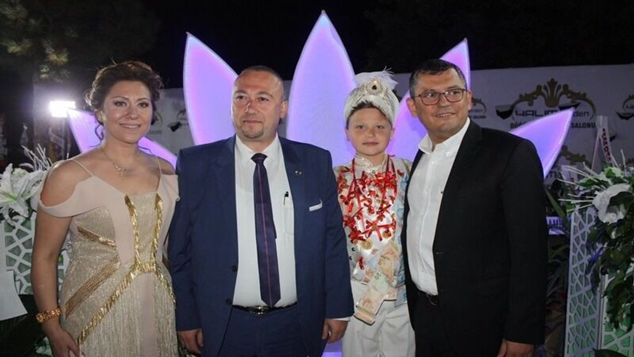 Ayşeğül Yalım kimdir? Özkan Yalım’ın eşi Ayşeğül Yalım ne iş yapıyor?