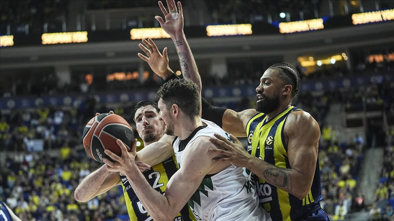 Fenerbahçe Beko, Zalgiris’e 92-82 mağlup oldu
