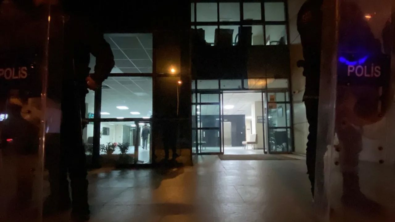 CHP'li Marmaris Belediyesi’ne gece yarısı polis baskını