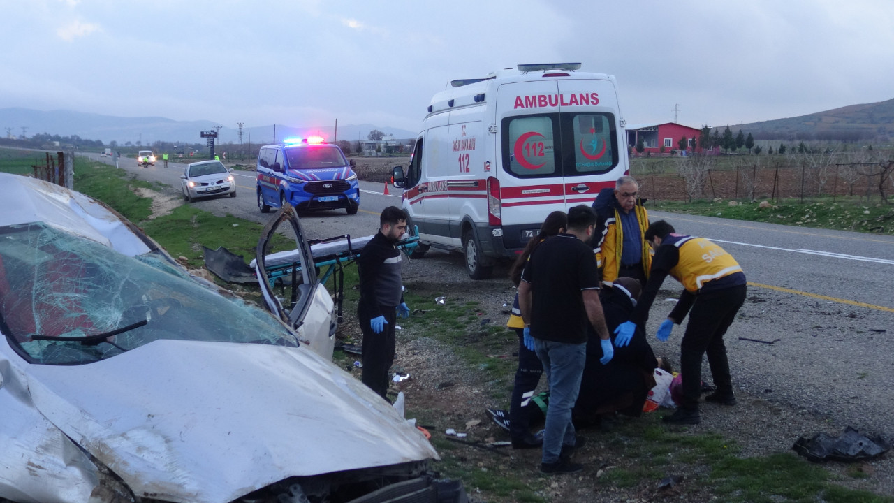Batman’da otomobil yol kenarına yuvarlandı: 5 yaralı var