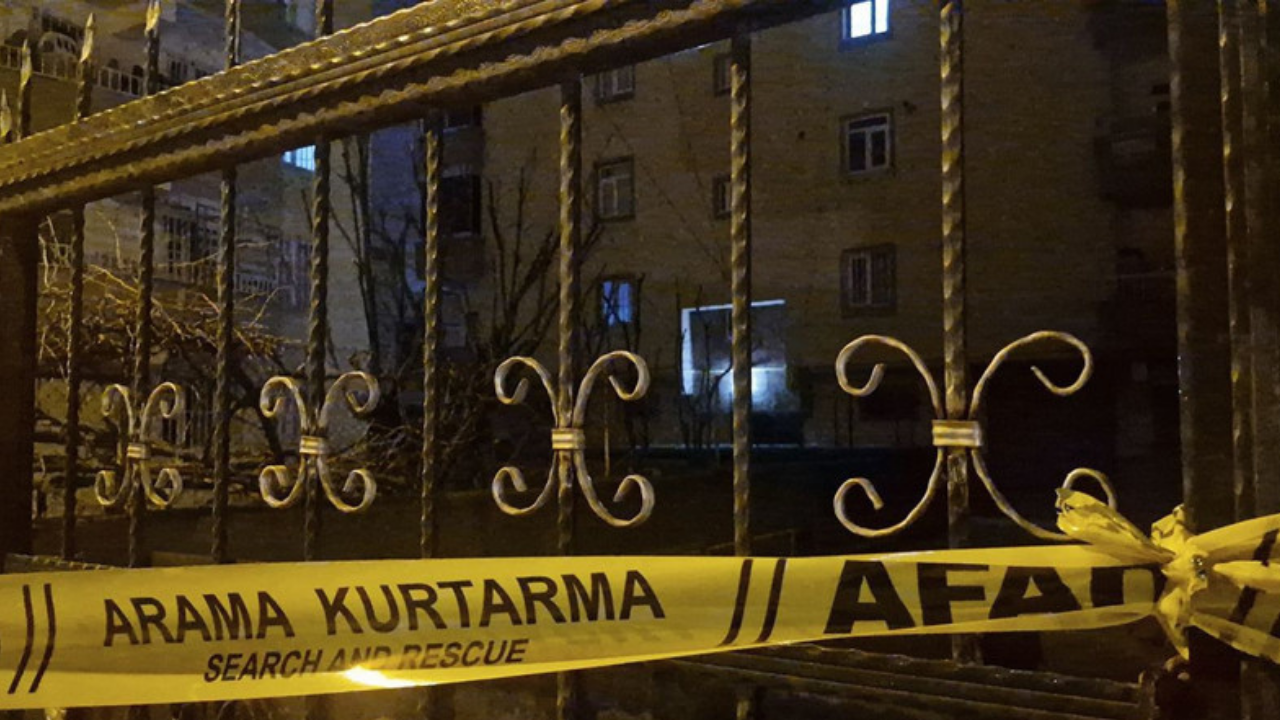 Diyarbakır’da facianın eşiğinden dönüldü! Vatandaş geceyi sokakta geçirdi