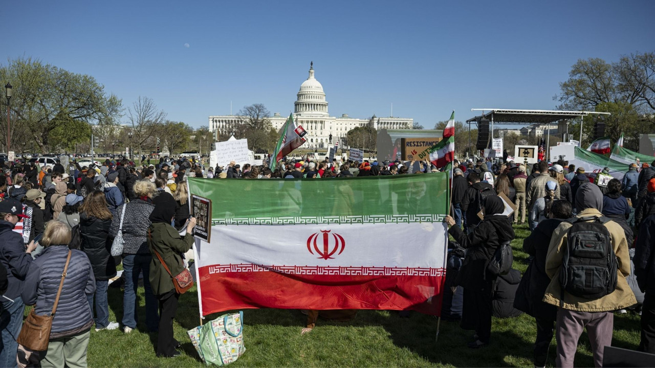 Beyaz Saray’ın önünde ‘krallık’ isyanı! ‘Savaşa hayır’ sesleri yükseldi