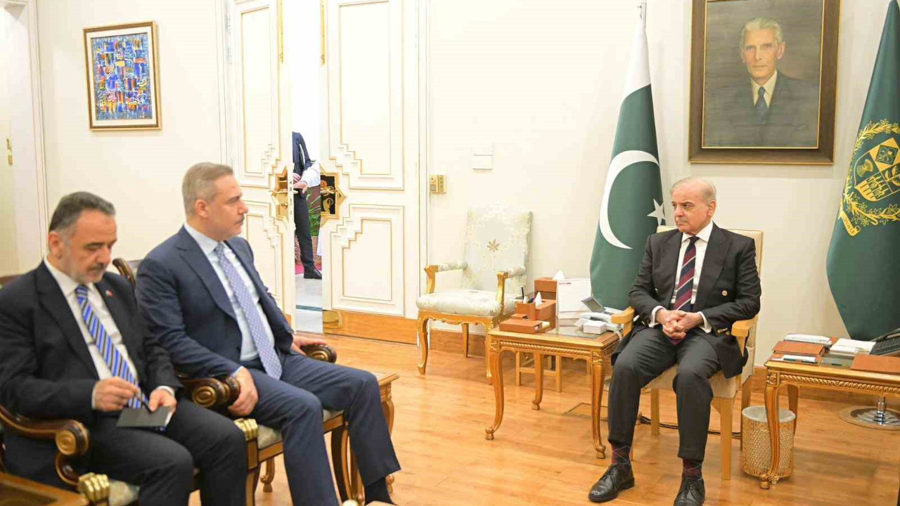 Hakan Fidan İslamabad’da Şahbaz Şerif ile görüştü