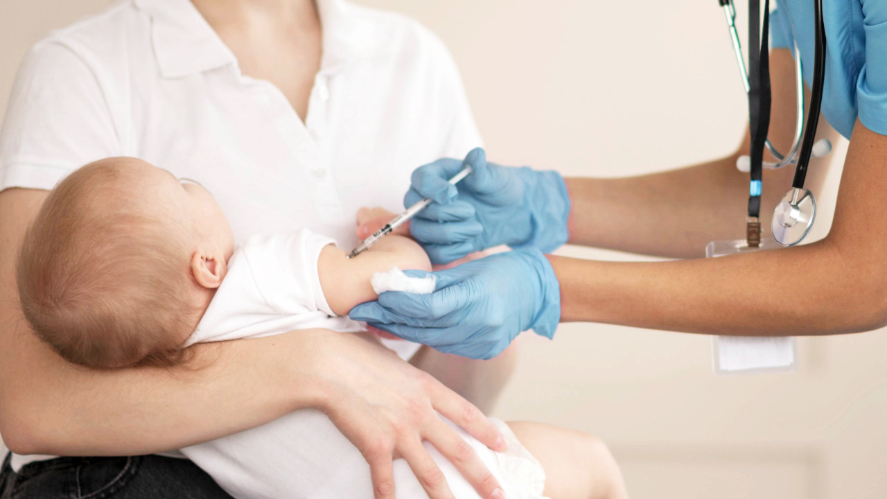 İNGİLTERE’DE MENENJİT ENDİŞESİ ‘Aşı karşıtlığı bir biyoterörizmdir’