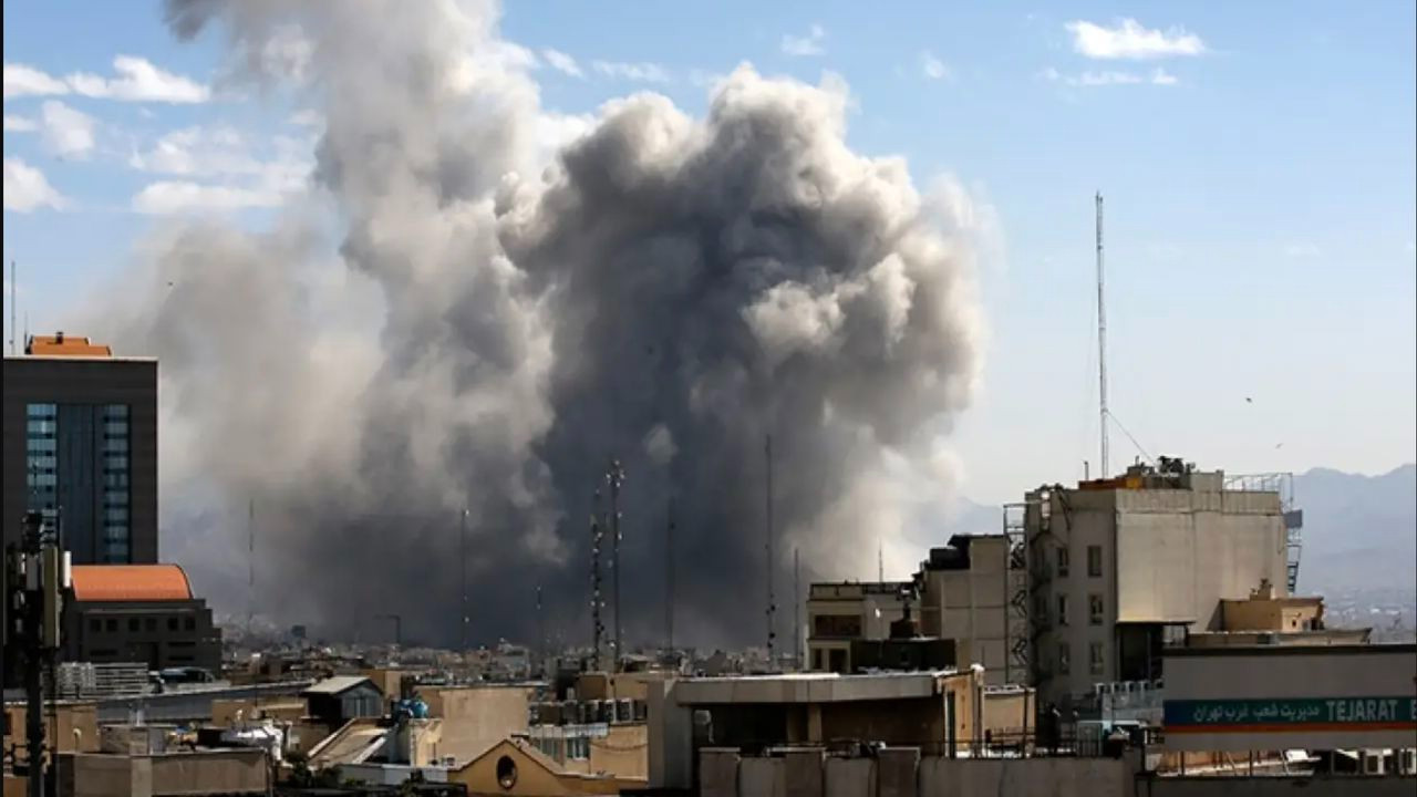 İran, İsrail'deki kimyasal çelik tesisini vurdu