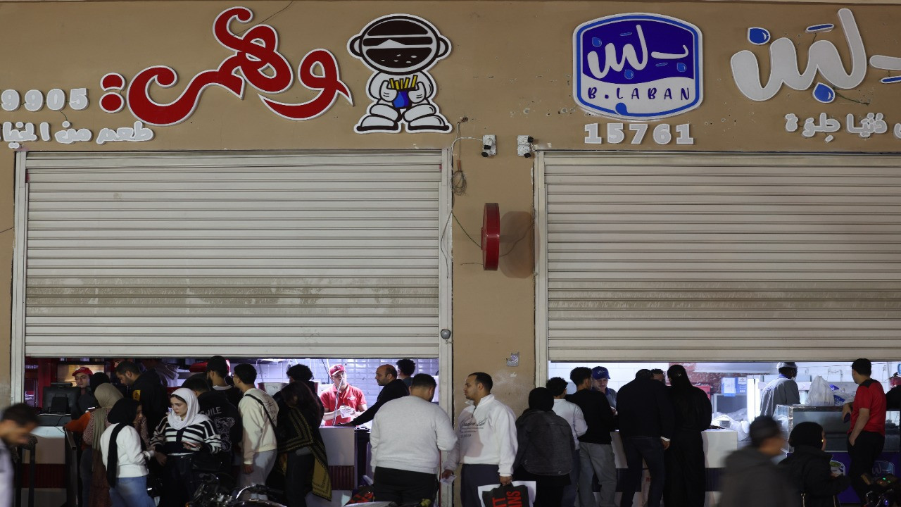 Petrol krizi kapıya dayandı: Mısır’da ışıklar sönüyor, mesai Kısalıyor