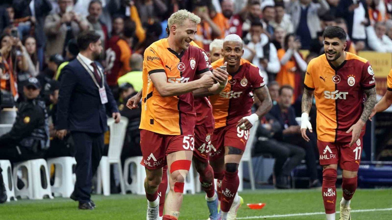 Galatasaray'ın yıldızı devleri peşine taktı! Premier Lig'den 3 kulüp birden izledi