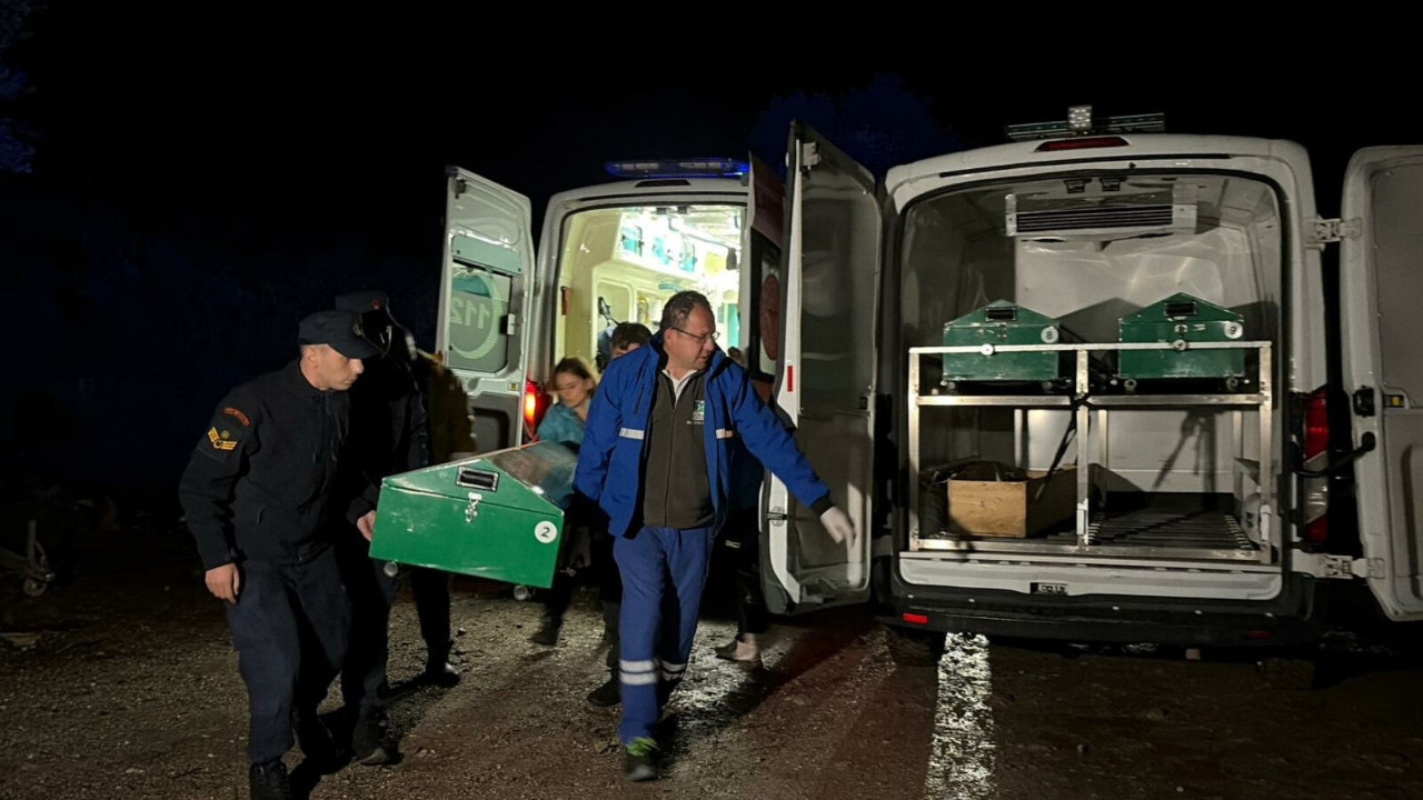 Fethiye’de tur teknesi kayalıklara çarptı! Acı haber geldi