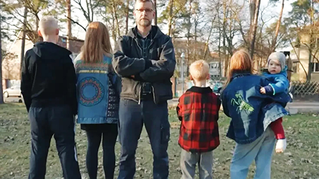 ‘İki cinsiyet var’ dedi çocukları okuldan atıldı