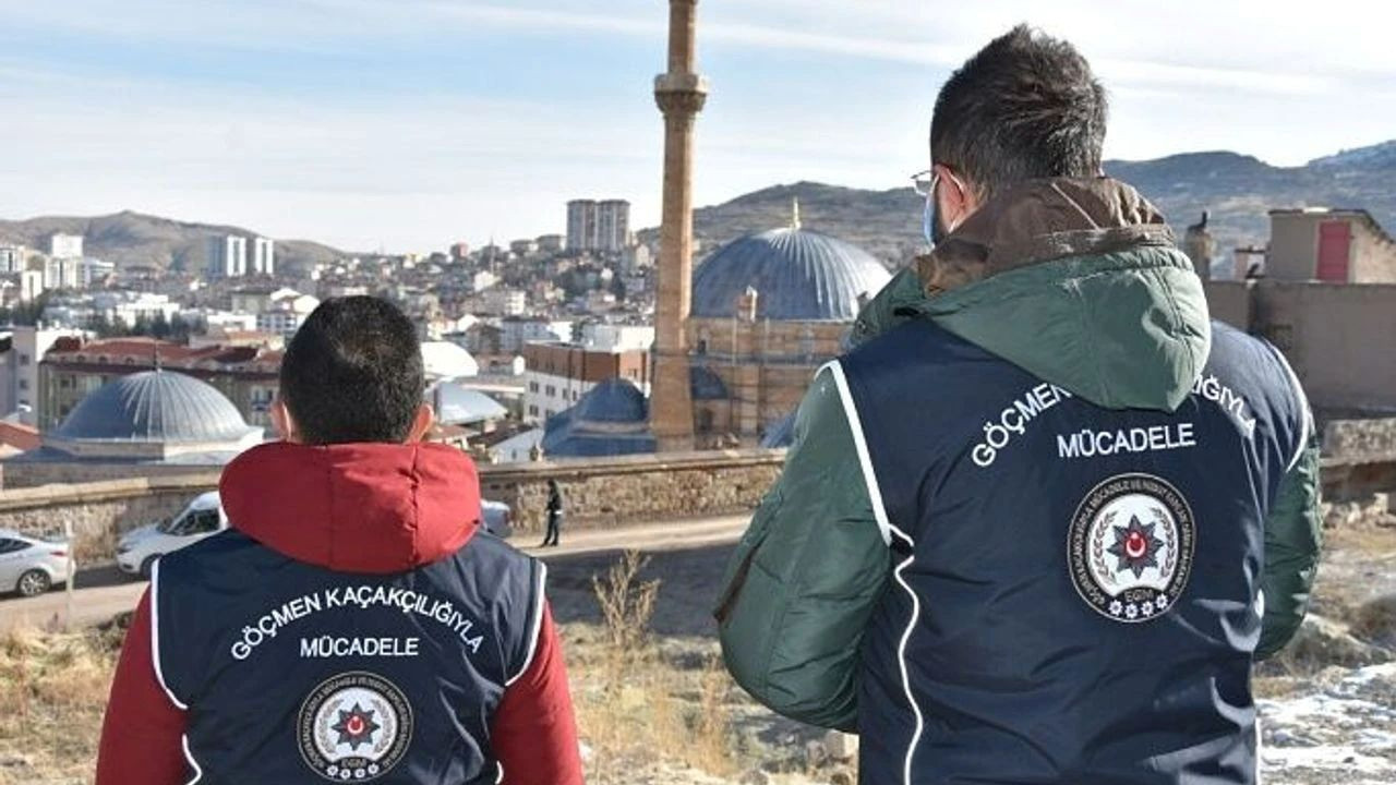 Sahte belgelerle göçmen kaçakçılığı: İkamet izinlerini böyle çıkarıyorlar