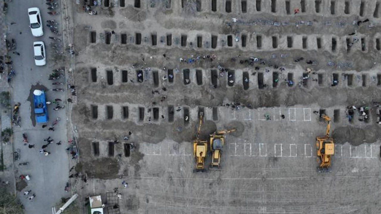 180 çocuğun kırkı için anma! İran'da ABD-İsrail'e öfke dinmiyor