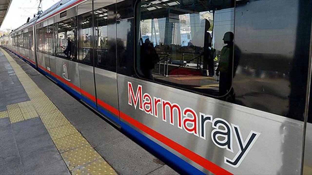 Marmaray'da bir kişi intihar etti