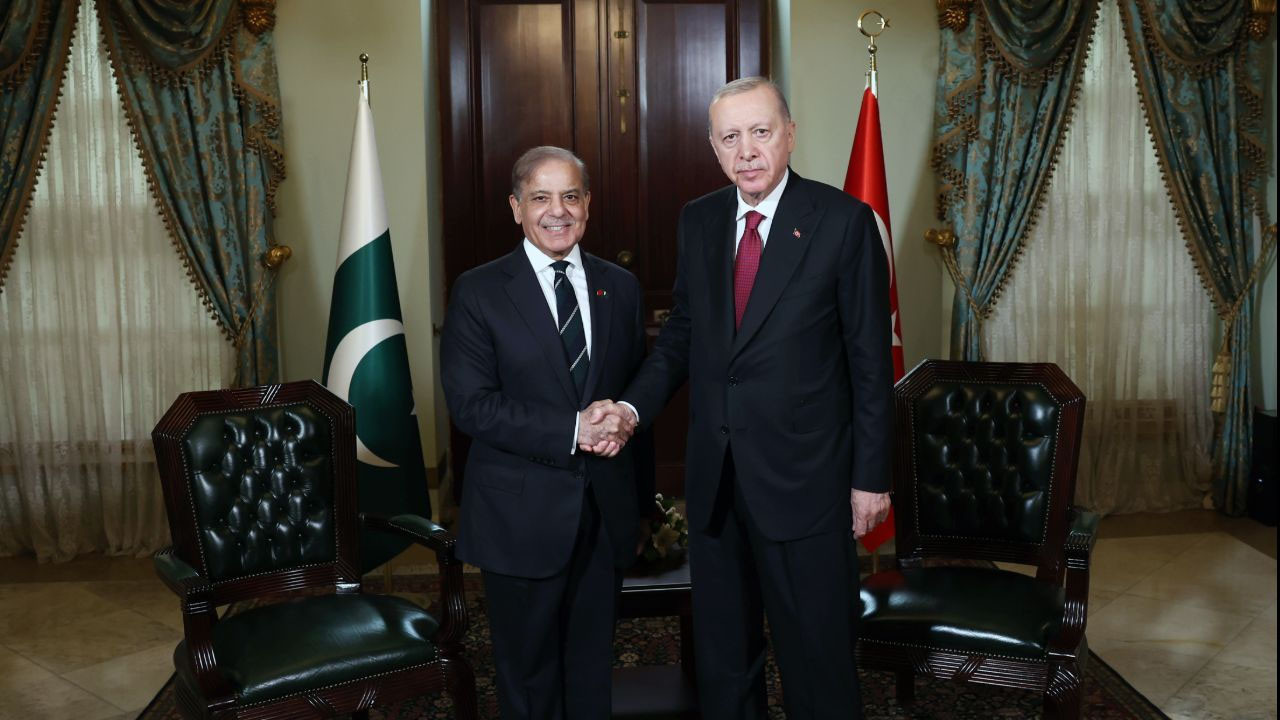 Arabulucu Pakistan ve Türkiye'den kritik görüşme! Şerif'ten Erdoğan'a teşekkür mesajı