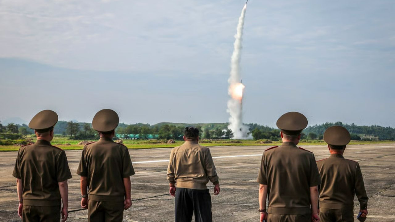 Kore'den gövde gösterisi: '7 hektarlık bir alanı yok edebilir'