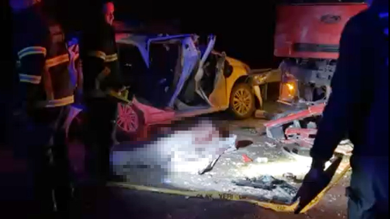 Otomobil ile kamyon çarpıştı: 1 ölü, 4 yaralı