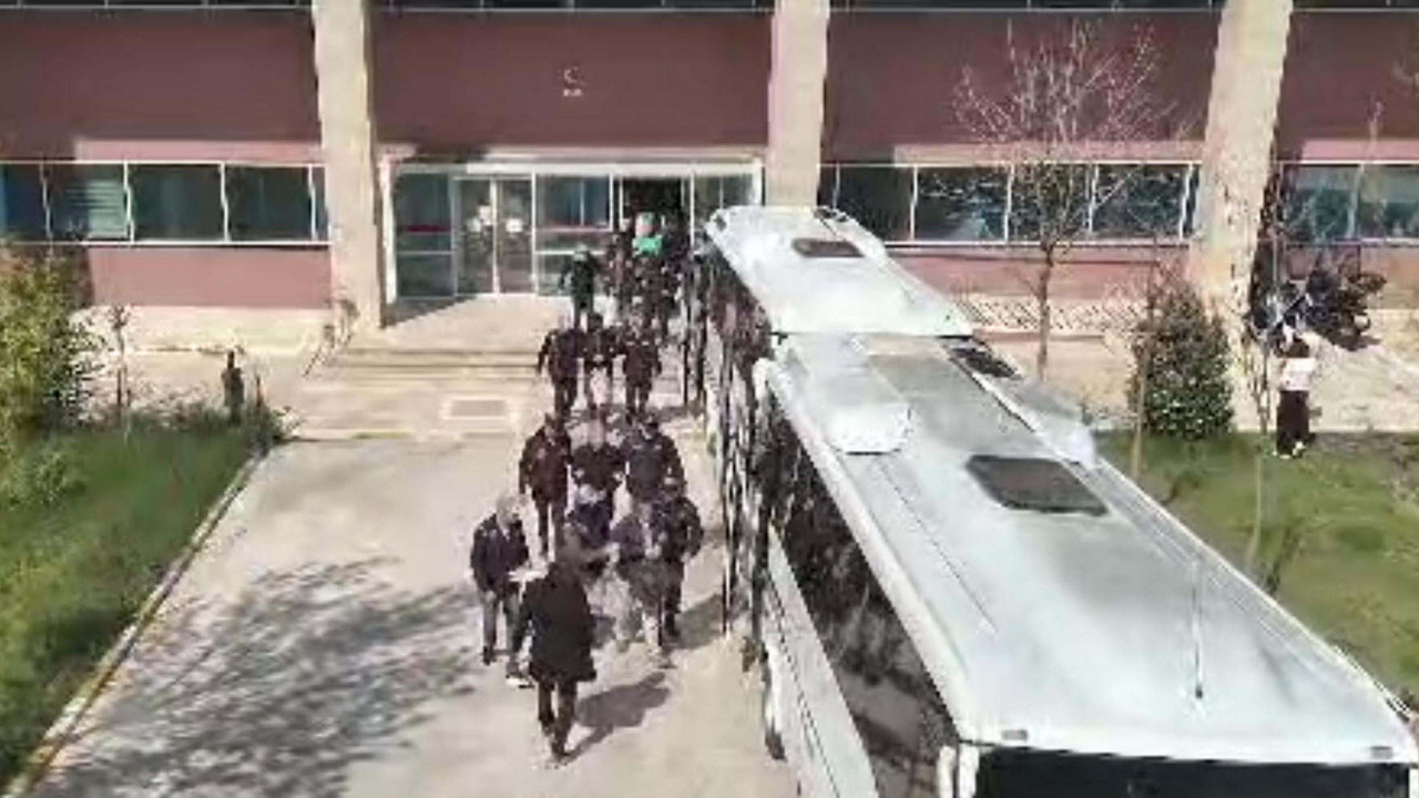 Telefonları tuvalete attılar ama kurtaramadılar: Manisa’da FETÖ'ye şafak operasyonu