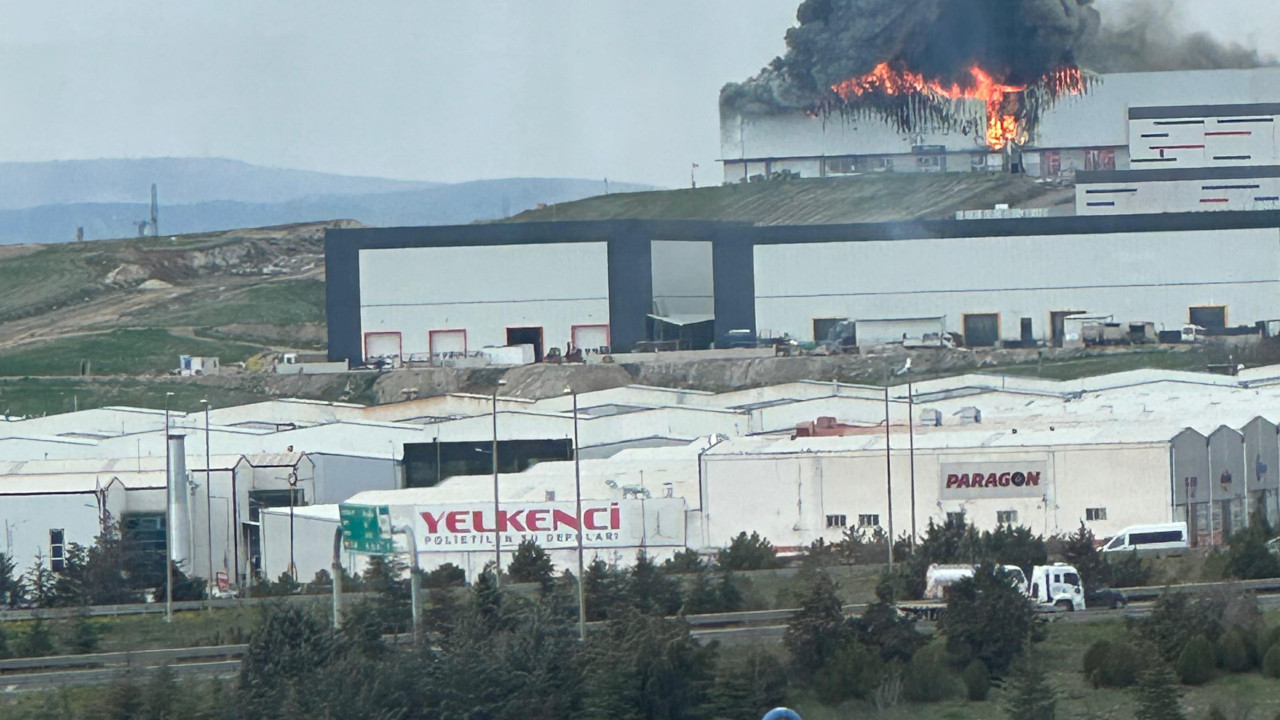 Ankara'da mobilya deposunda yangın