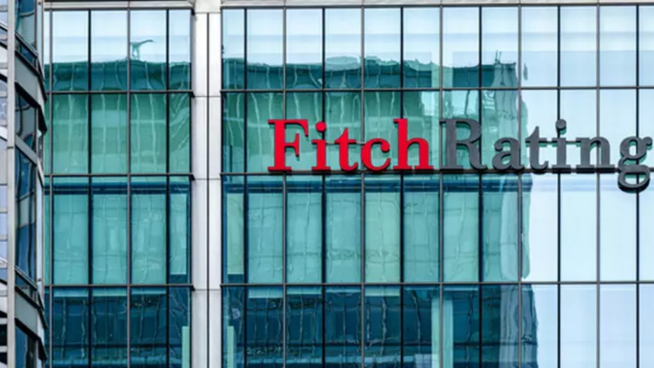 Fitch, Türkiye’nin kredi görünümünü durağana çevirdi