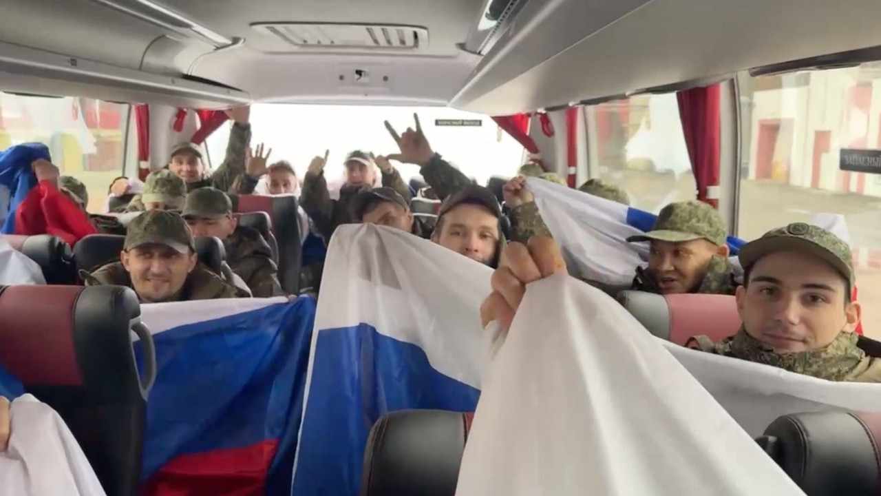 Rusya ve Ukrayna arasında esir takası: 350 asker evine döndü