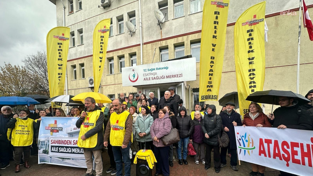 Sağlık çalışanları ve mahalleli ASM satışına tepki gösterdi