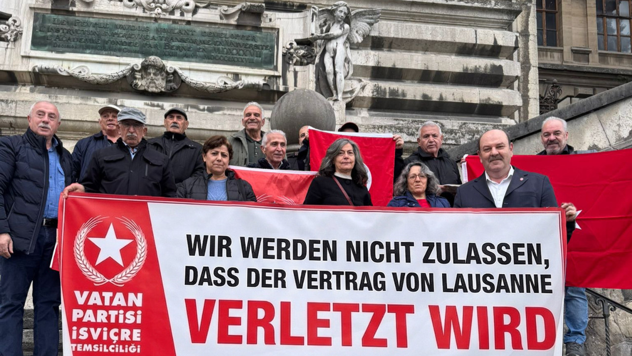 Lozan'ın imzalandığı tarihi bina önünde Vatan Partisi'nden 'ekümeniklik' tepkisi
