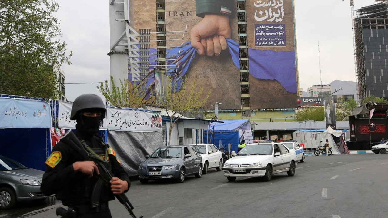 Tahran’da ABD’ye meydan okuyan pankart: ‘Trump hiçbir şey yapamadı’