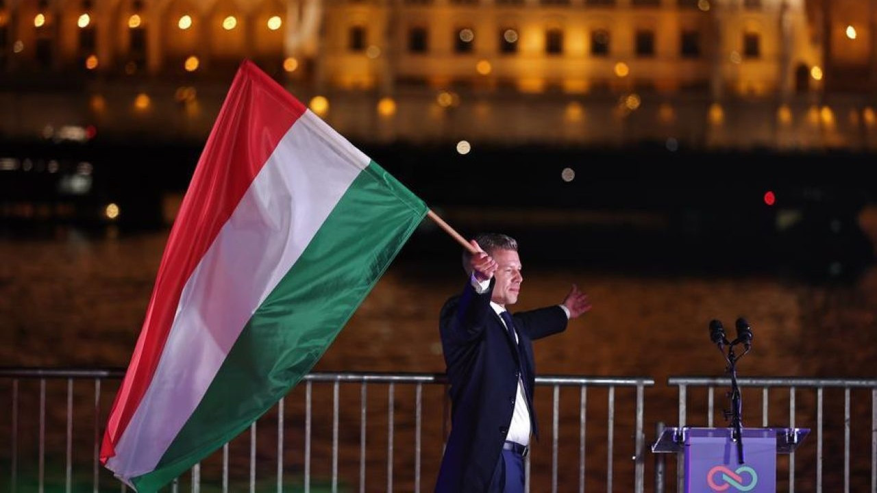 Macaristan'da yeni dönem başlıyor: Rusya, AB ve ABD ile ilişkiler nasıl şekillenecek?