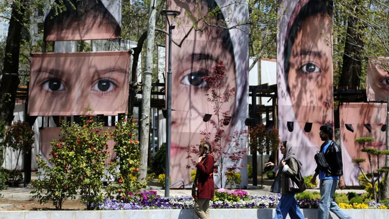 ‘Minab’ın Gözleri’ Tahran’da: Vicdanlar sustu, fotoğraflar konuştu