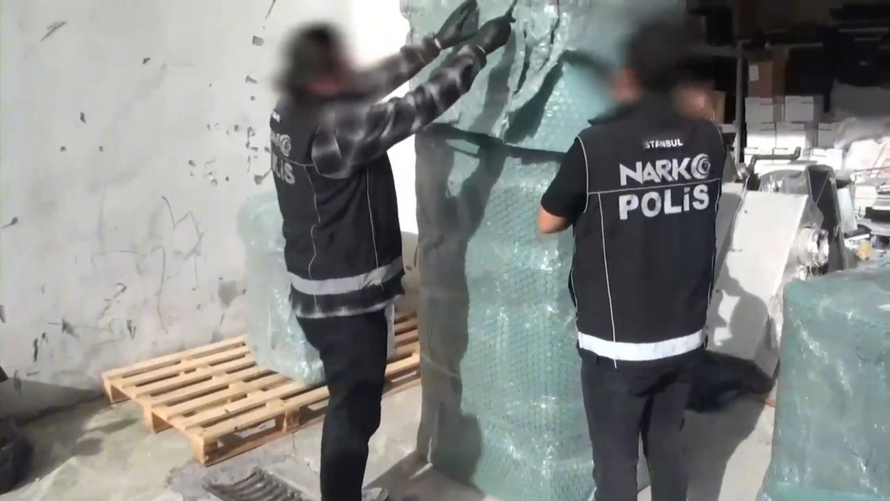 Esenyurt’ta kargo operasyonu: Buzdolabından 28 kilo zehir çıktı