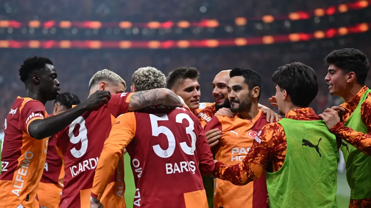 Galatasaraylı isme böyle yüklendi: 'Bence futbolda raf ömrünü tamamlamış'