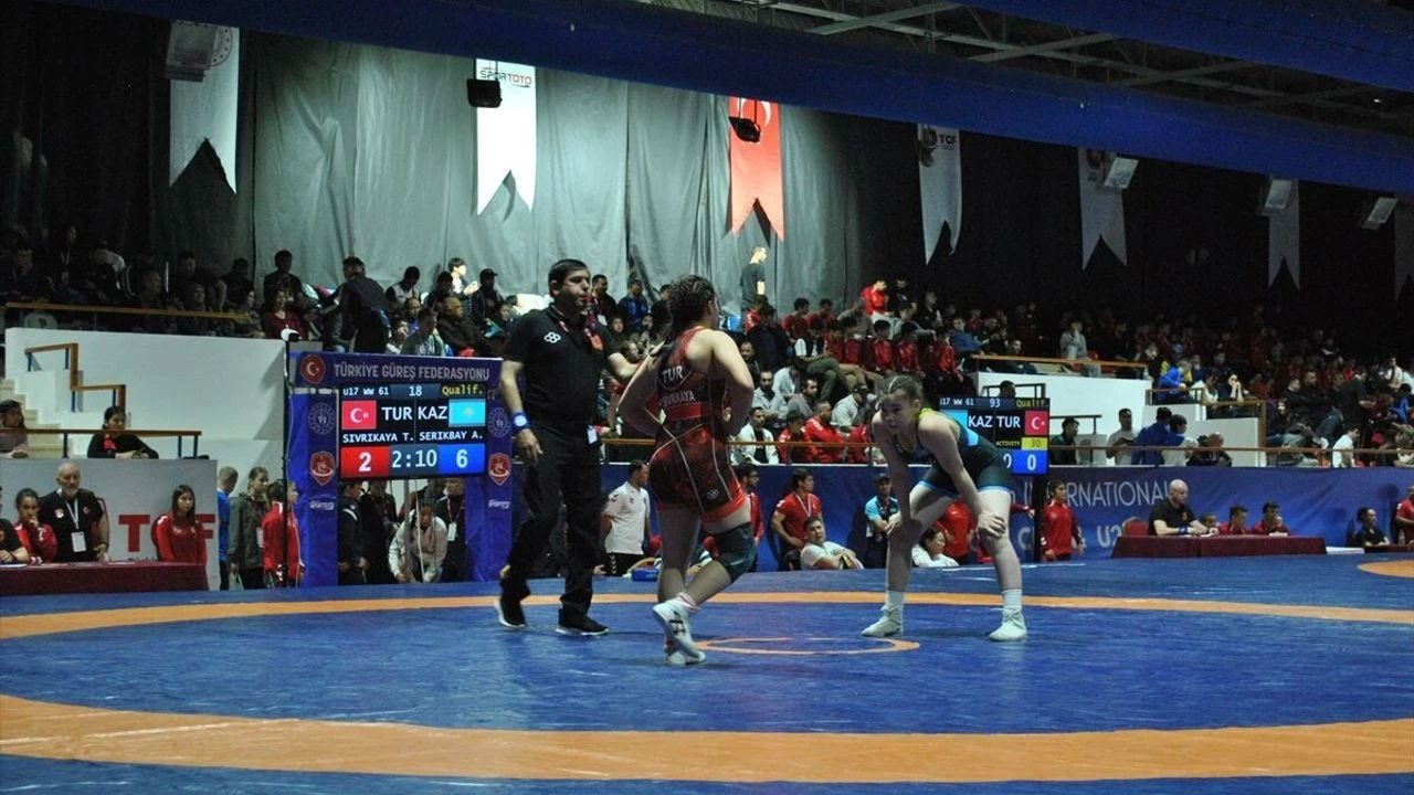 Uluslararası Zafer Kupası Güreş Turnuvası Antalya'da tamamlandı