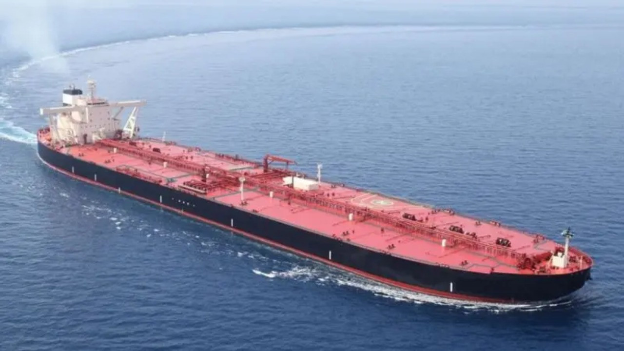 İran'a ait süpertanker ABD'nin ablukasını deldi