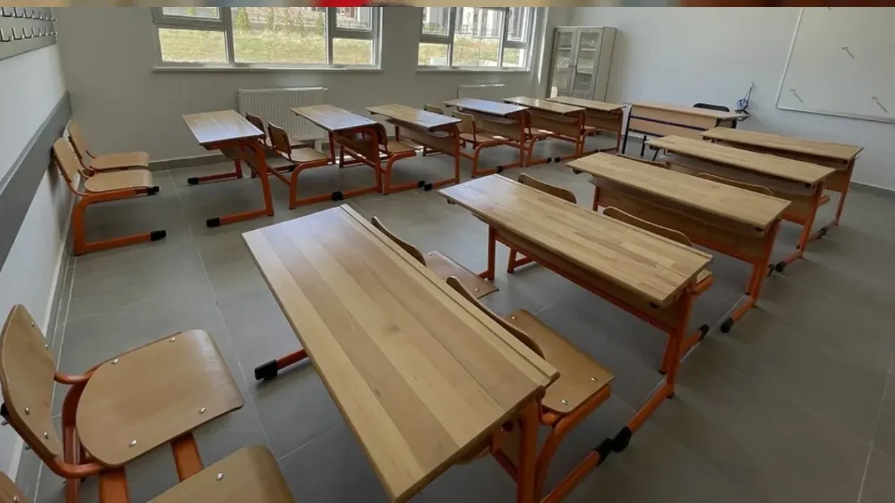 Yarın okullar tatil mi oldu? 16 Nisan Perşembe okul yok mu?