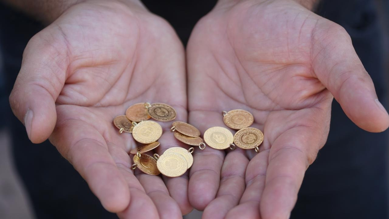 Altın fiyatları yön değiştirdi: Gram ve çeyrek altın ne kadar oldu?