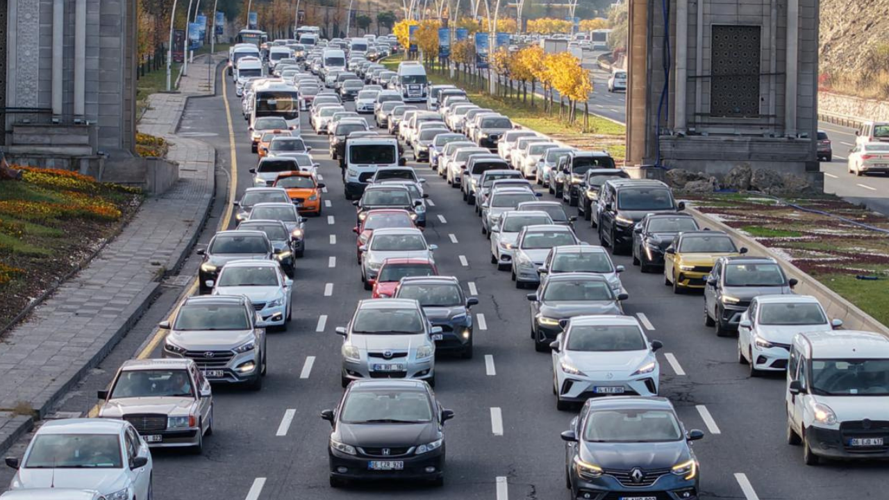 Trafiğe kaydedilen taşıtların yarısı 4 şehirde yer alıyor