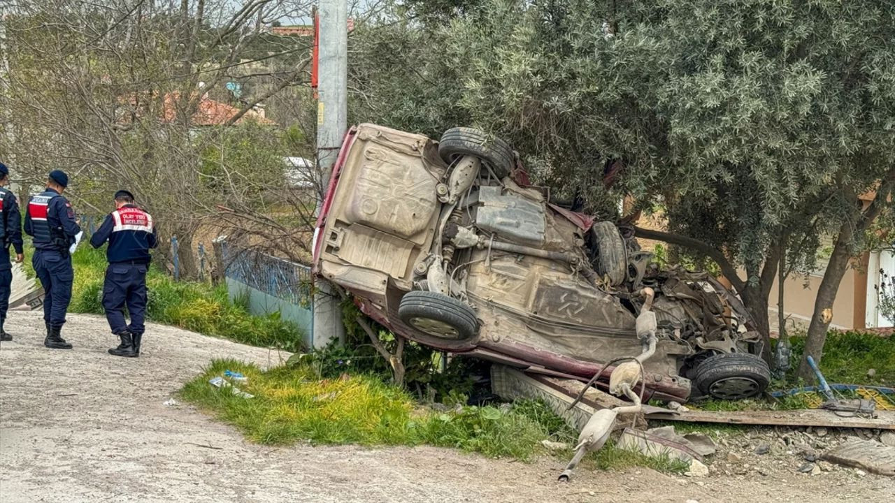 Uşak'ta bahçe duvarına çarpıp devrilen otomobilde 1 kişi öldü