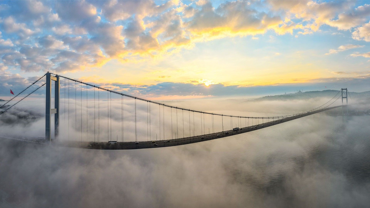 İstanbul’u sis esir aldı: Boğaz’da kartpostallık görüntüler oluştu