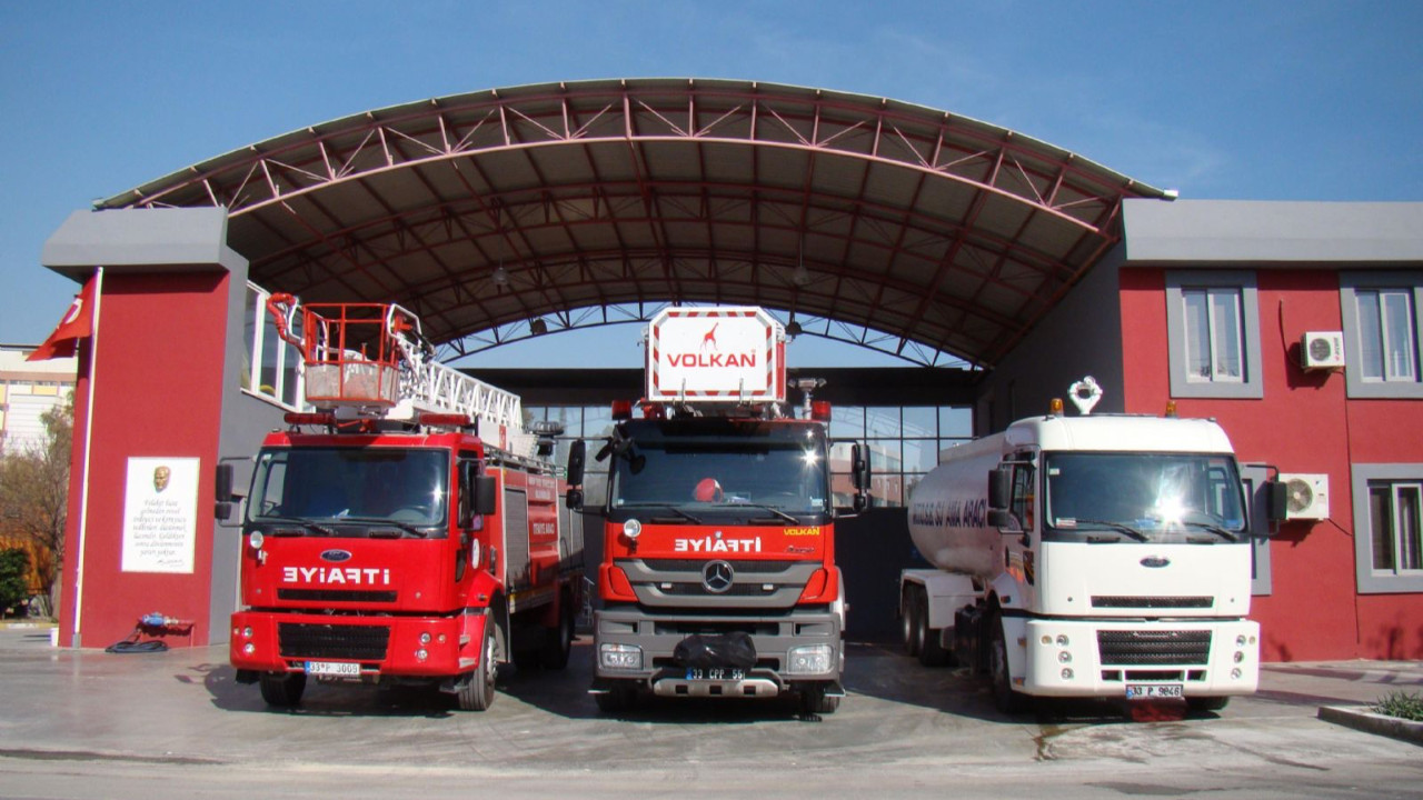 Mersin'de apartman yangını: 9 kişi kurtarıldı