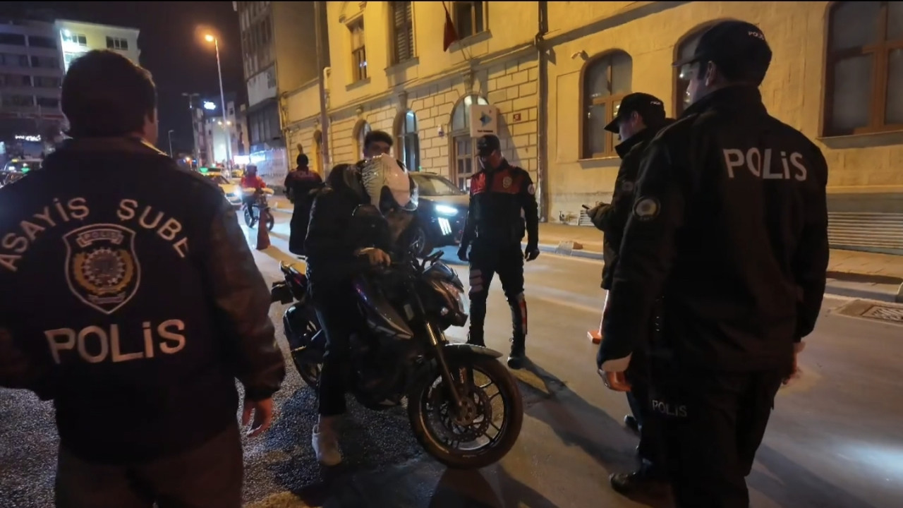 İstanbul'da geniş çaplı Huzur İstanbul denetimi! Kadıköy'de helikopter destekli trafik uygulaması