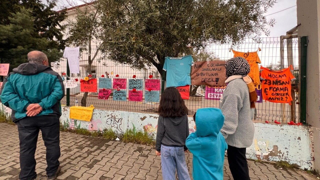 Kahramanmaraş’ta saldırı sonrası okul önünde duygulandıran mesajlar