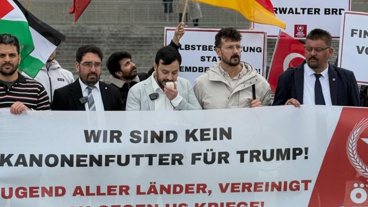 Bundestag önünden uyarı: 'Almanya bağımsız politikalar üretmeli̇'