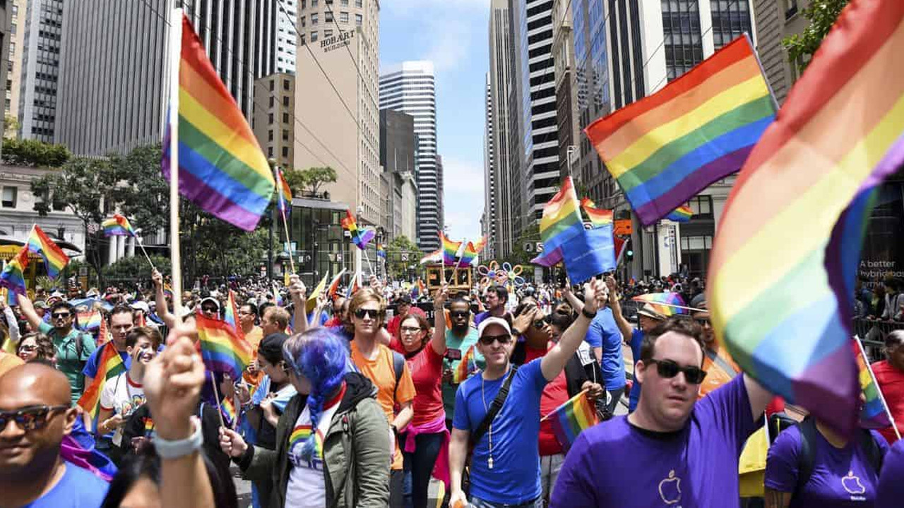 Türkiye Batı'ya benzemez! Dijitalleşme ve küreselleşmenin insanı hedef almasını seyredemeyiz