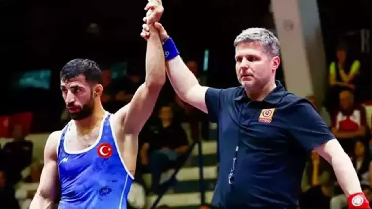 Murat Fırat’tan güreşte gümüş madalya