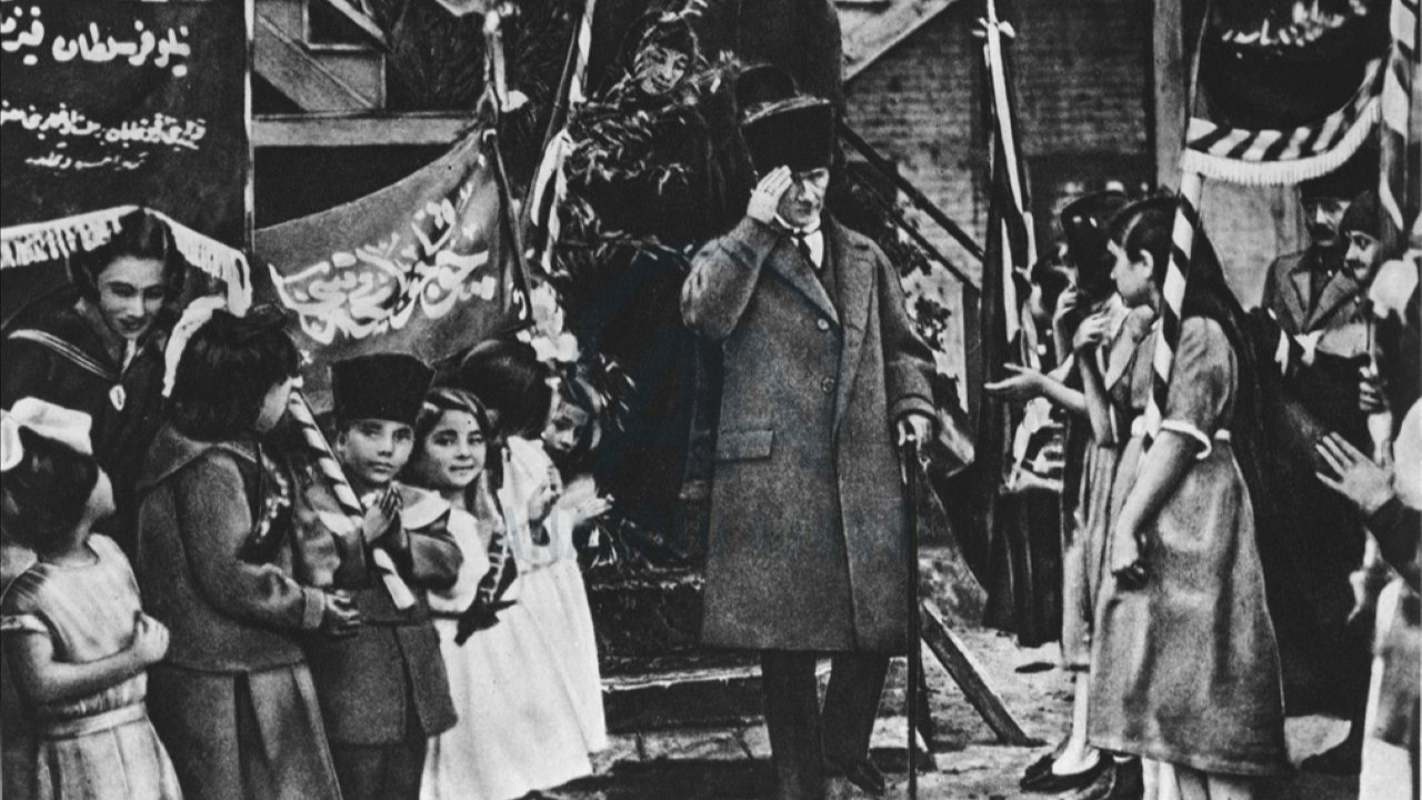 Milli hakimiyet nasıl çocuklaştı? İlk meclisten 12 Eylül darbesine 23 Nisan'ın tarihi