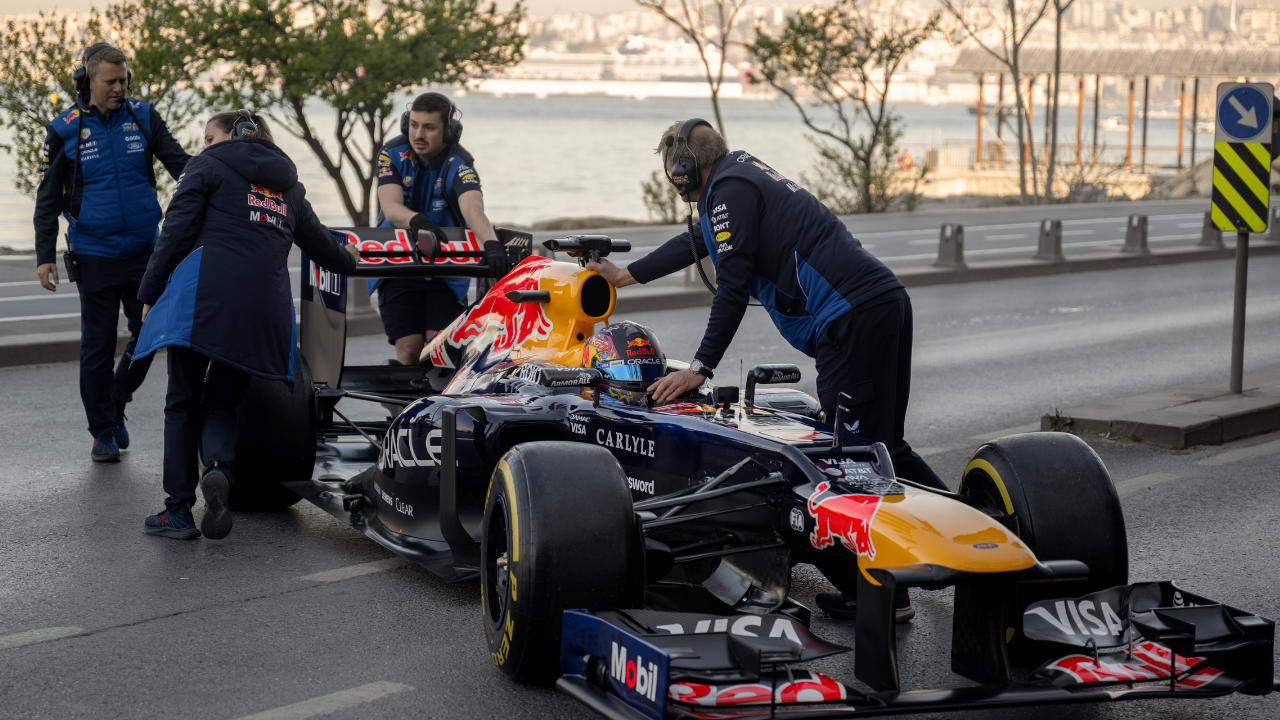 Formula 1 aracı İstanbul’da görüntülendi! Salacak’ta heyecan yaratan Türkiye GP sürprizi