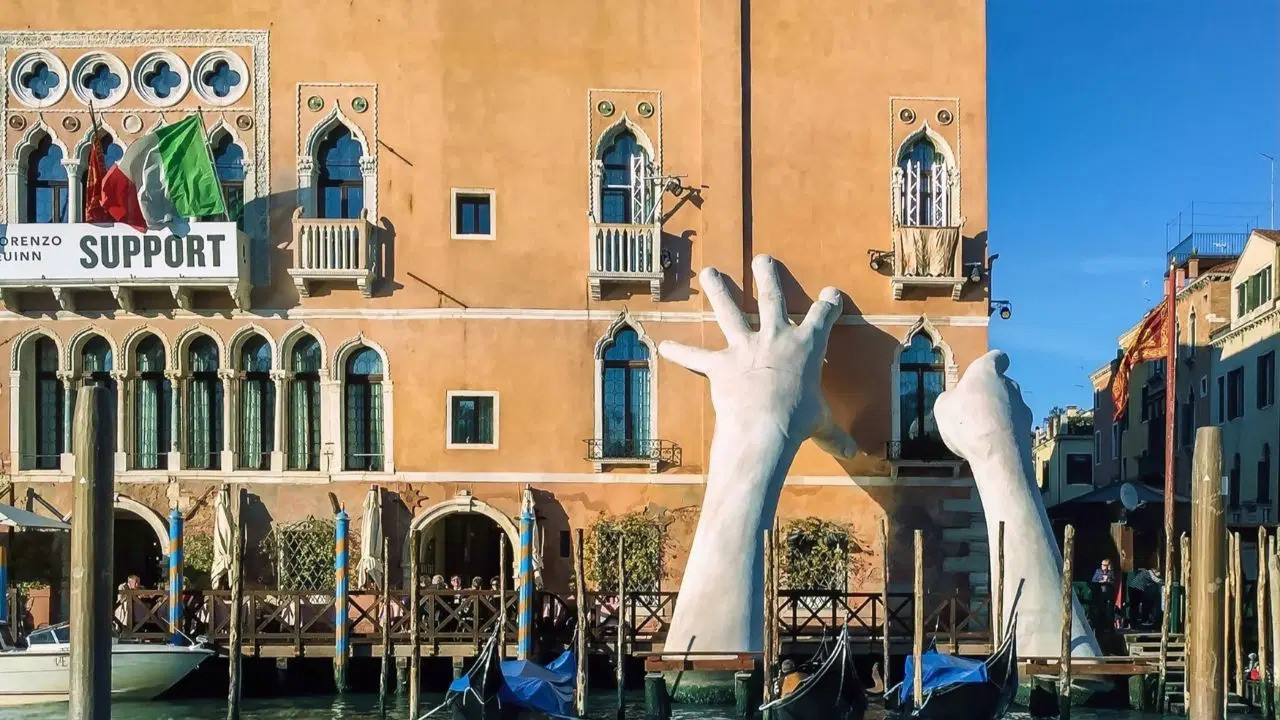 Venedik Bienali’nde fon krizi! ‘Sanata vurulmuş bir pranga’